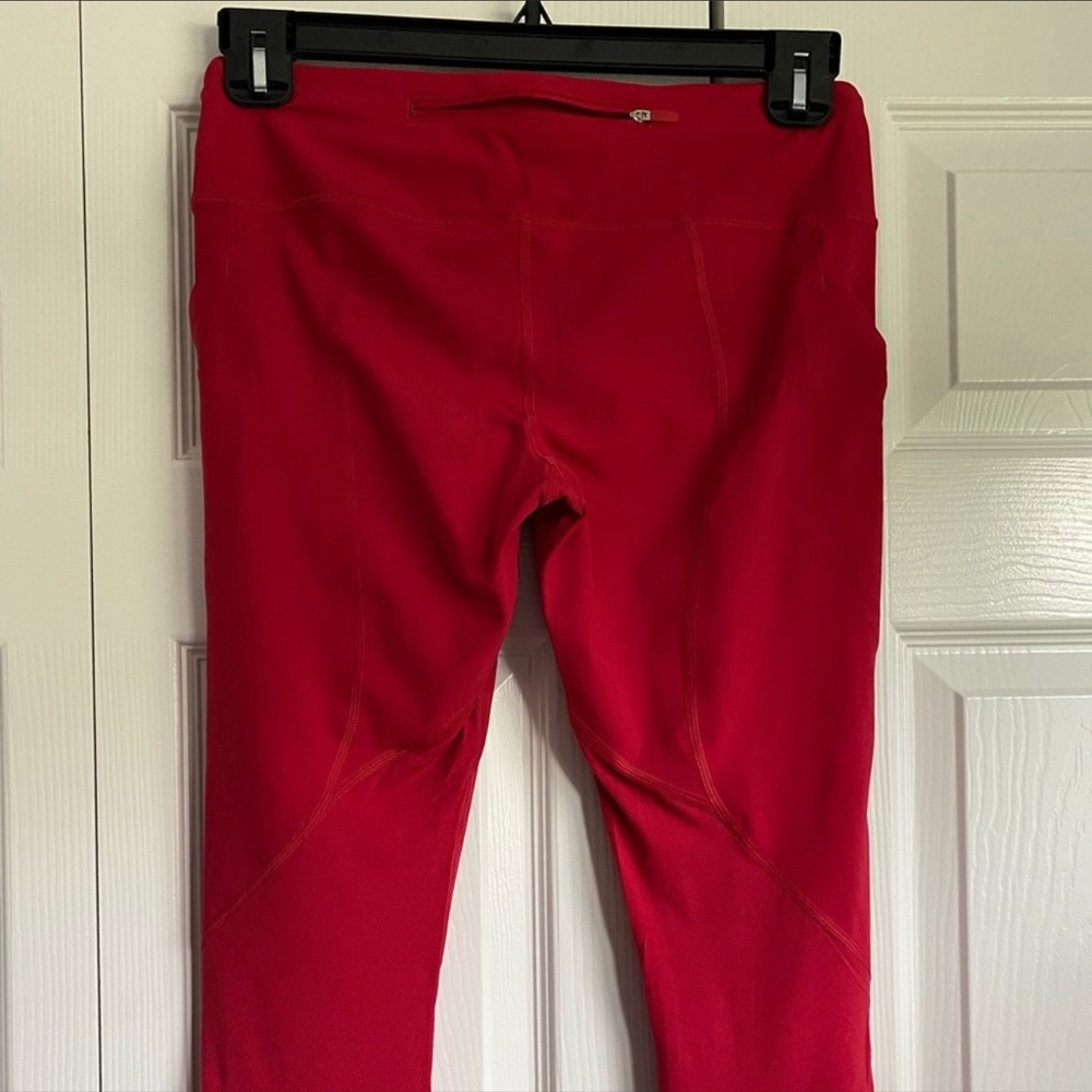 LuLuLemon crops - Picture 4 of 4